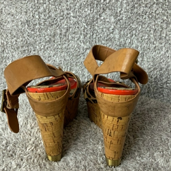 Platforms - Picture 4 of 4